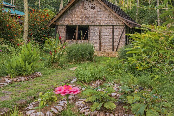 Historical 18th Century Estate Tour with Coconut Tasting - Guide personality really changes the vibe
