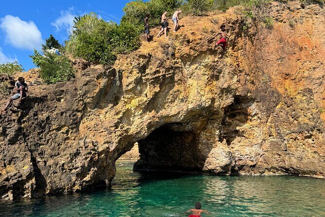 Private Charter Tour in St Lucia - Toraille Waterfall: a massage under the falls