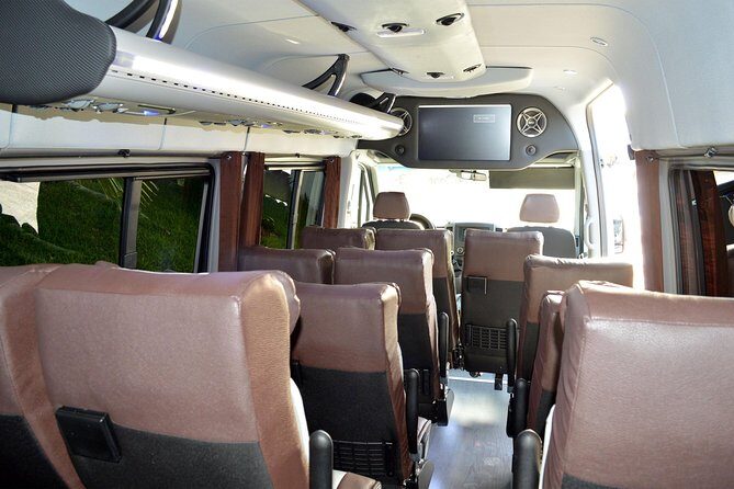 Private Round-Trip Transfer: Saint Lucia International Airport - The return trip: a stress-free send-off (and a possible lookout moment)