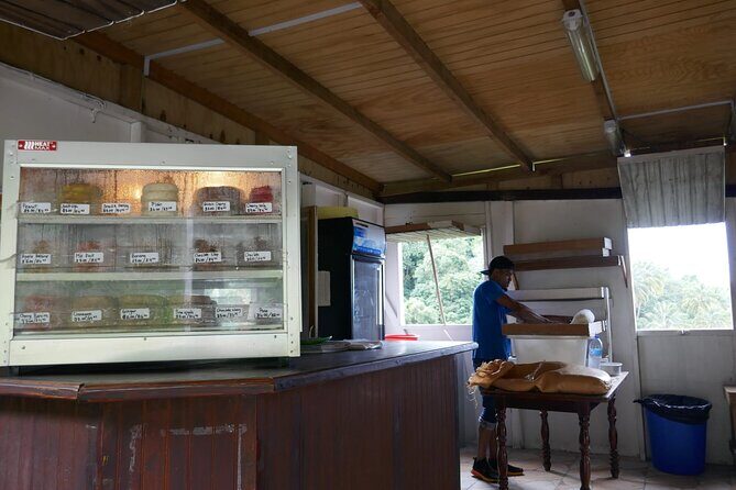 St Lucia Island Excursion Day Tour - La Soufrière drive-in volcano and Sulphur Springs: the hands-on part of the day
