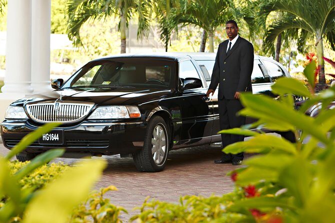 St Lucia Roundtrip Transfer: Hewanorra International Airport - The shuttle ride: shared, but not sloppy
